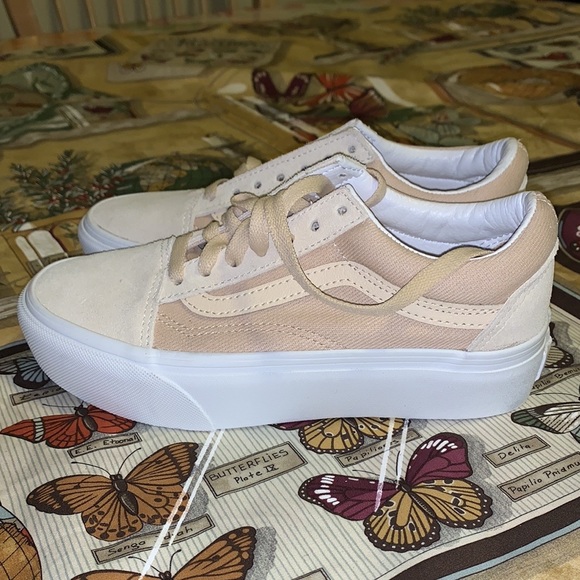 VANS CUSTOM-MADE SHOES. WOMEN'S 5. Men's 3.5. BRAND NEW. HIGHT FLATFORM NWT. - Picture 2 of 11